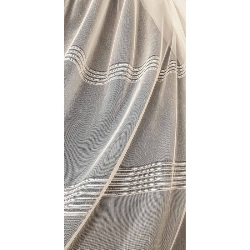 Dieninės užuolaidos, Kreminės spalvos užuolaidos su juostomis apačioje