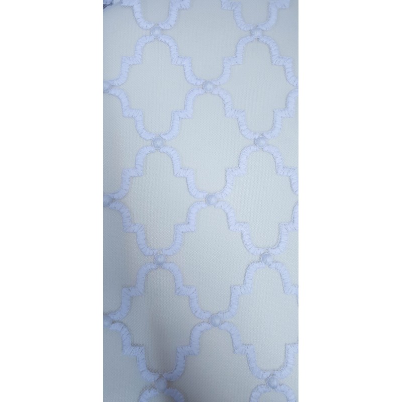 Dieninės užuolaidos, Baltos užuolaidos su siuvinėta apačia