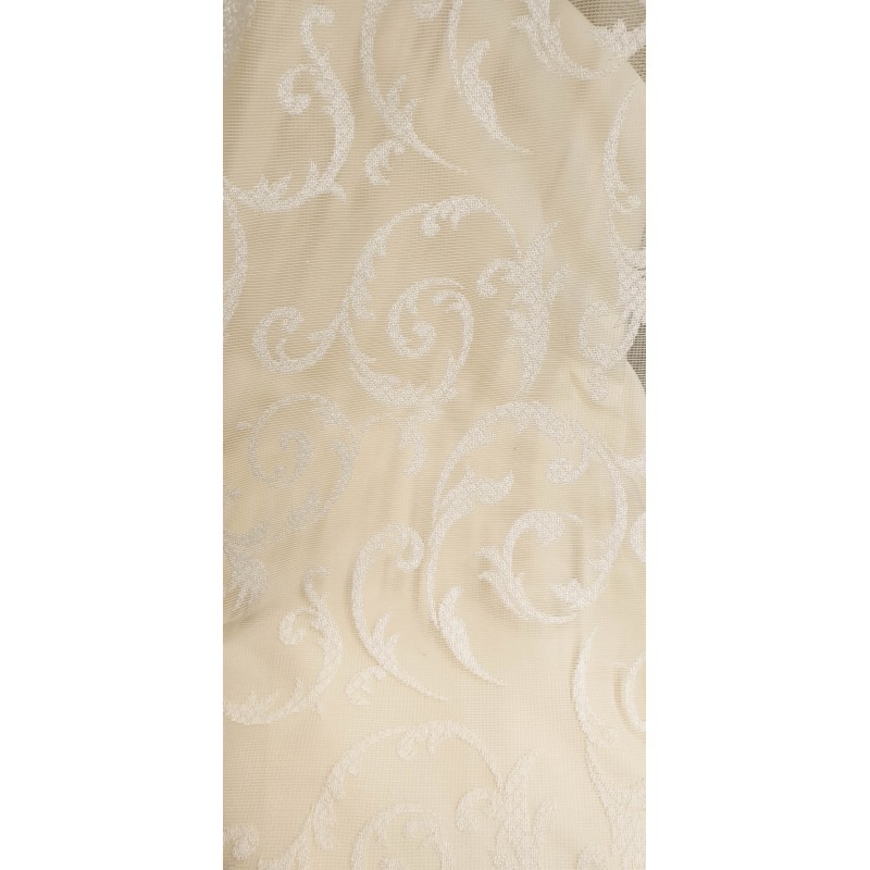 Dieninės užuolaidos, Kreminės spalvos užuolaidos su ornamentais apačioje