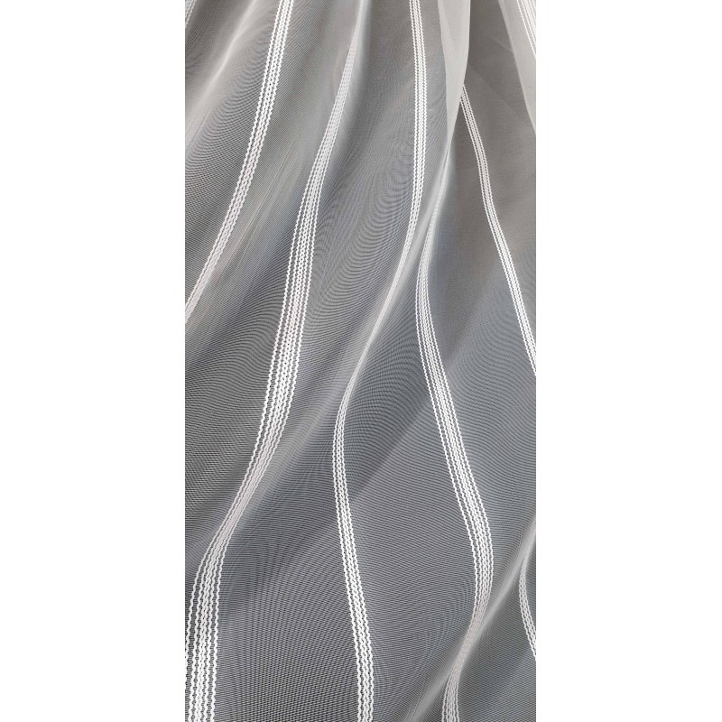 Dieninės užuolaidos, Baltos spalvos užuolaidos su raštu