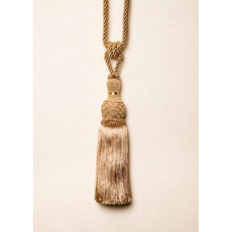 Smėlio atspalvio viengubas parišimas