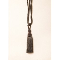 Juodo atspalvio viengubas parišimas